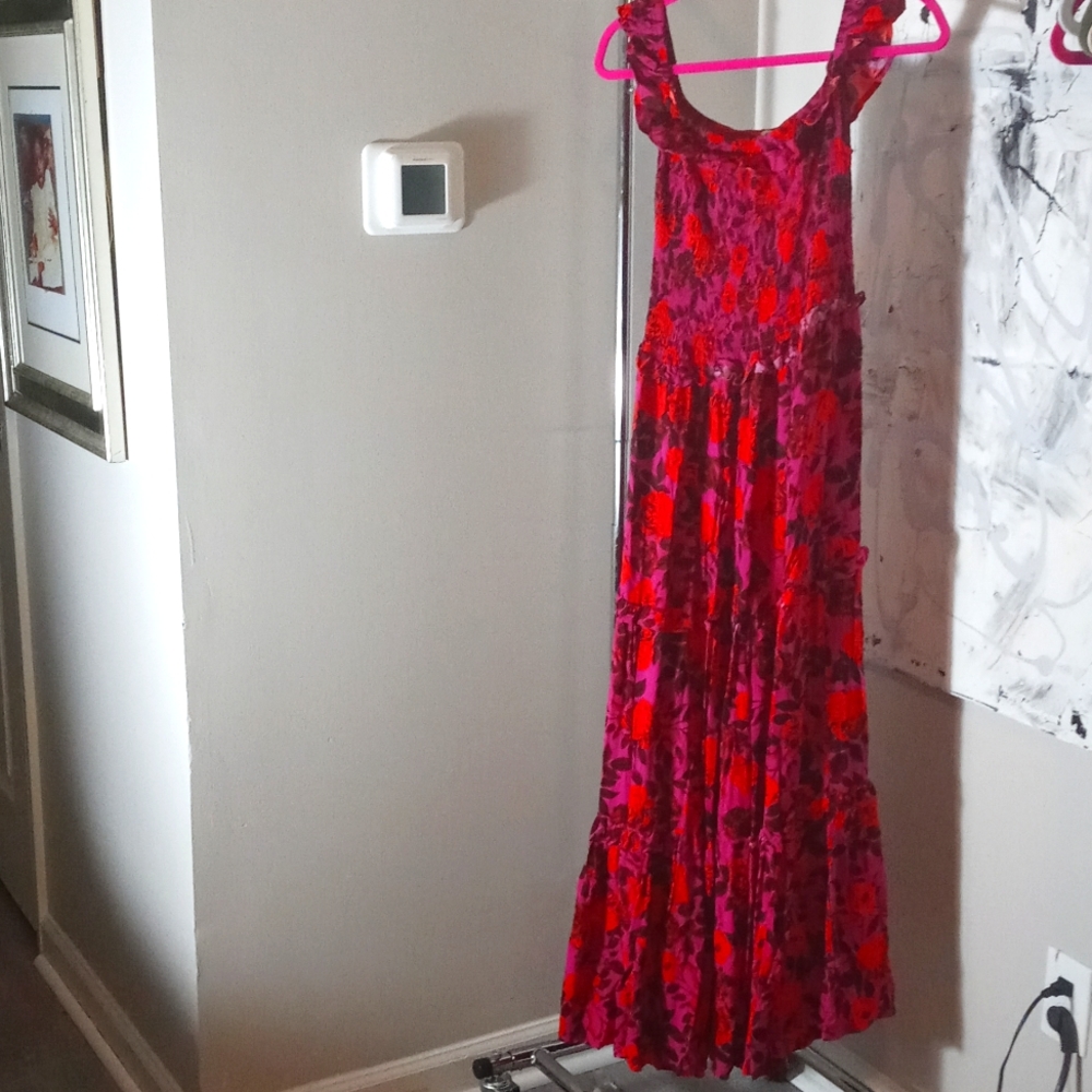 Gorgeous pink floral roses maxi dress